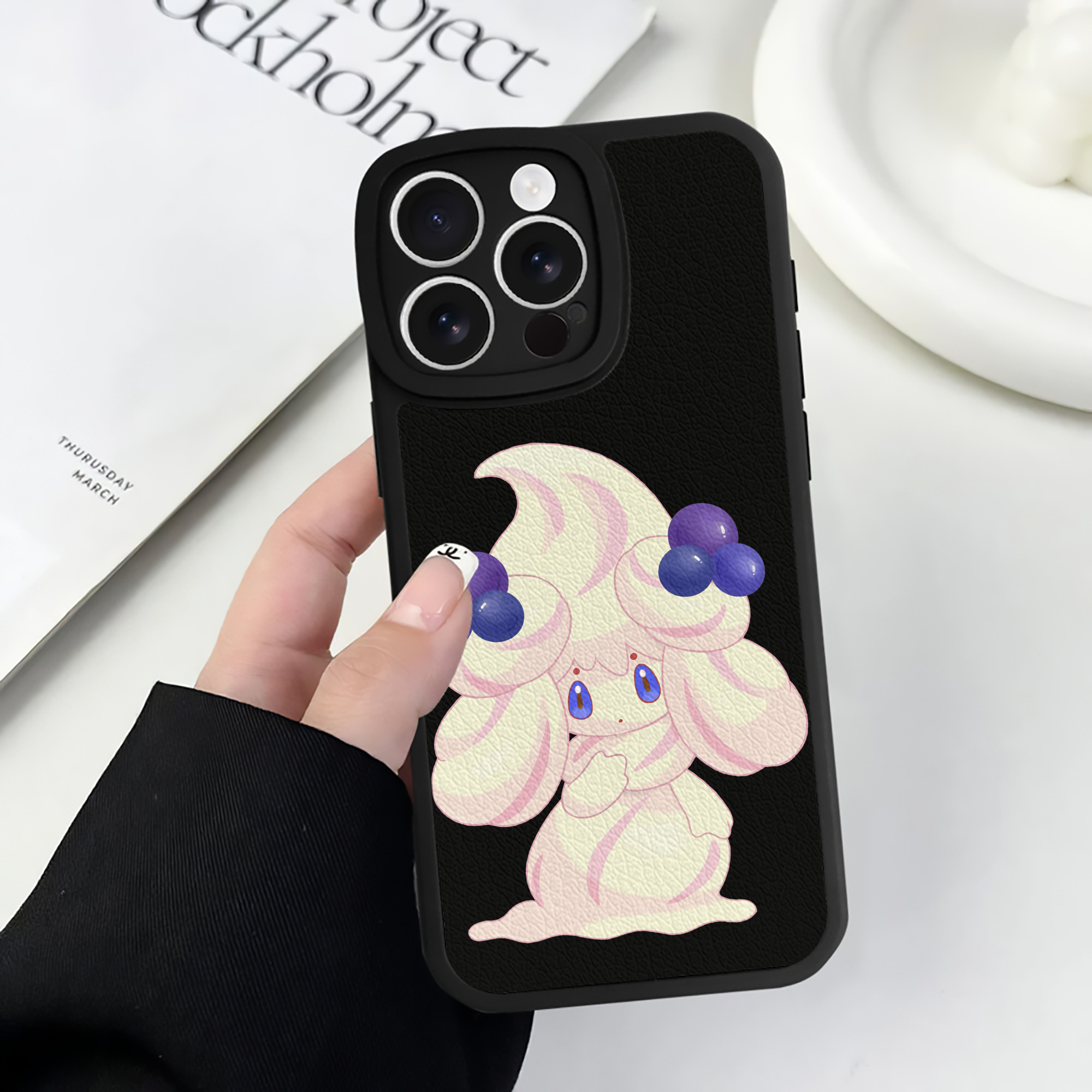 （画像用） ポケットモンスター Pokémon 【iPhone 16シリーズ対応】シリコンスマホケース（レザー調） 材質：シリコン